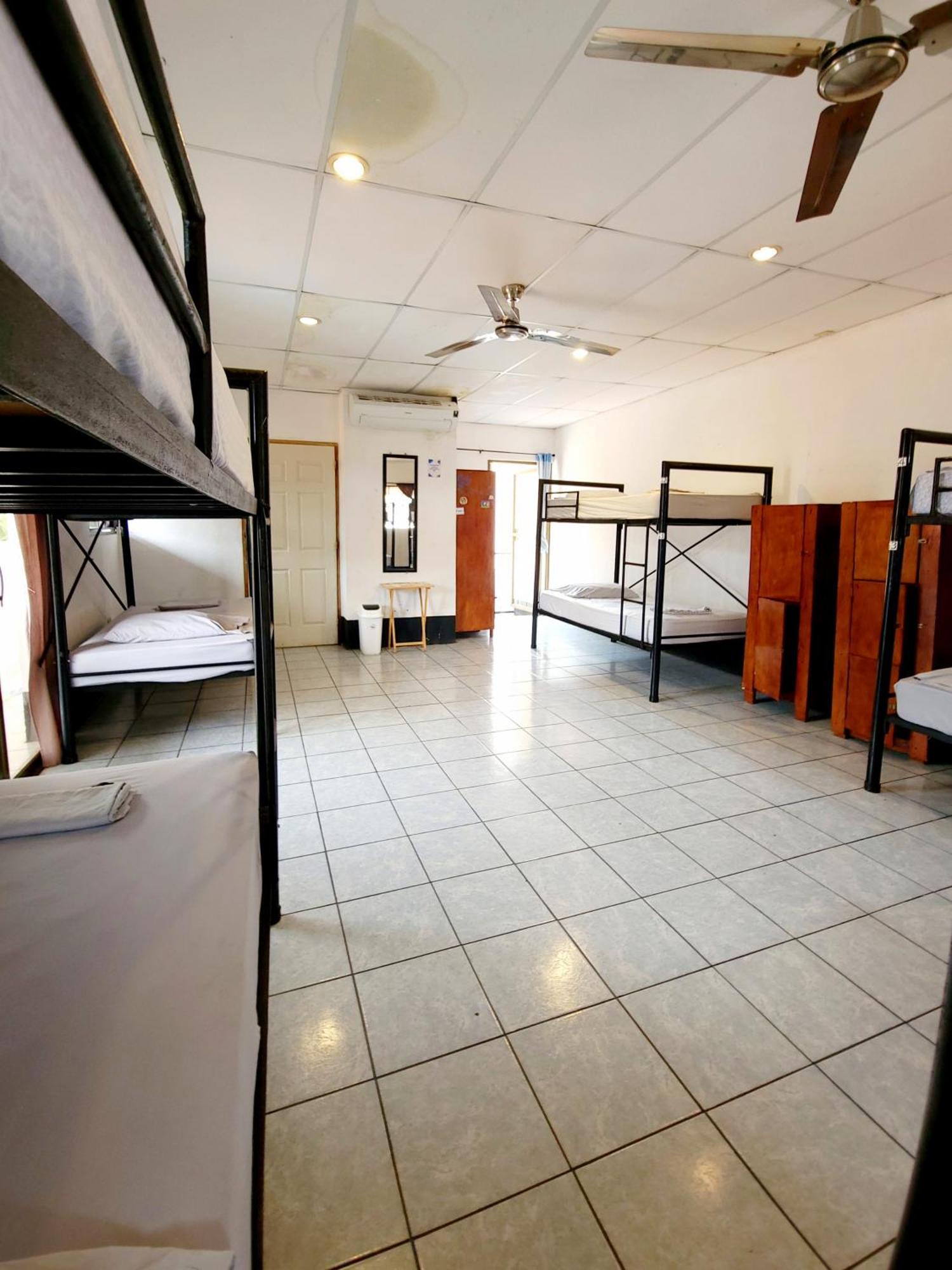 Poco A Poco Hostel León Zewnętrze zdjęcie
